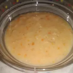 Suppen und Brühen mit Eigelb