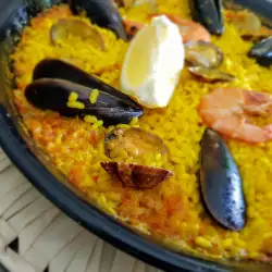 Paella Valenciana mit Meeresfrüchten