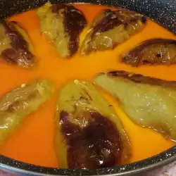 Gefüllte Paprika mit Hackfleisch und Reis im Ofen