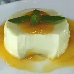 Italienisches Dessert mit Gelatine