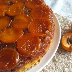 Pandishpan Kuchen mit Aprikosen
