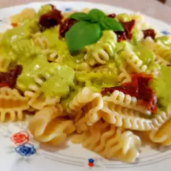 Pasta mit Tomatensoße und Olivenöl