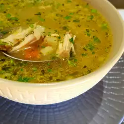 Suppe mit Hähnchenbrust