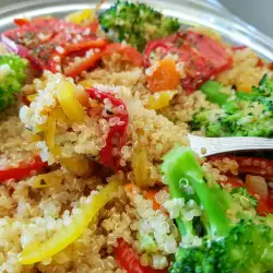 Veganes Gericht mit Quinoa und Gemüse