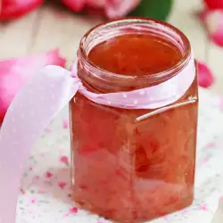 Hausgemachte Rosenmarmelade