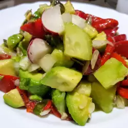 Avocado-Salat mit Paprika