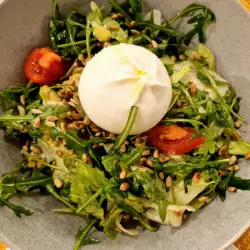 Salat mit Burrata und Rucola