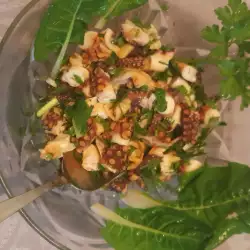 Salat mit Oktopus und Spinat