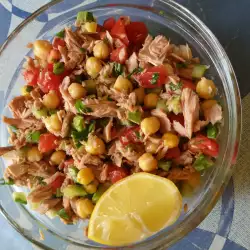 Salat mit Thunfisch und Kichererbsen