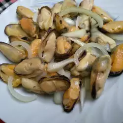 Einfacher Salat aus gefrorenen Muscheln
