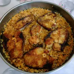 Karpfen mit Kraut und Reis im Ofen