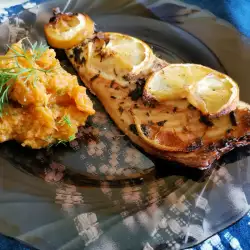 Gebackene Makrelen mit Liebstöckel und Zitrone