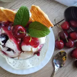 Eiscreme mit Kirschen und Rum