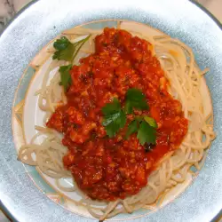 Spaghetti mit Hackfleisch und Tomatensoße