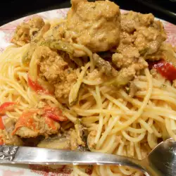 Spaghetti Stroganoff mit Fleischbällchen