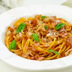 Spaghetti mit Tomaten-Sahne-Soße