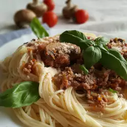 Spaghetti mit Bolognesesoße und Pilzen