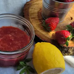 Erdbeer Dessert und Zitronensaft