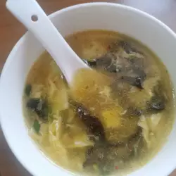 Chinesische scharf-saure Suppe