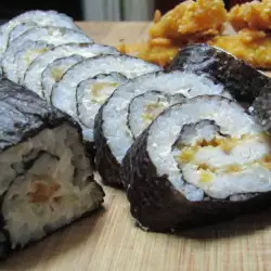Sushi aus knusprigem Hähnchen und Frischkäse