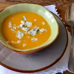 Suppe mit Parmesan ohne Fleisch