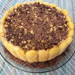 Leichter und leckerer Kuchen mit Löffelbiskuit und Ananas