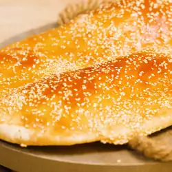 Türkisches Brot mit Mehl