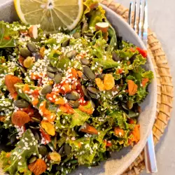 Veganer Salat mit Grünkohl