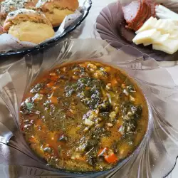 Vegetarische Suppe mit Sauerampfer