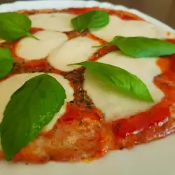 Blumenkohl-Pizza mit Mozzarella
