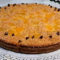 Kuchen mit Pfirsichen und Orangensaft
