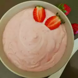 Erdbeermousse für eine Torte