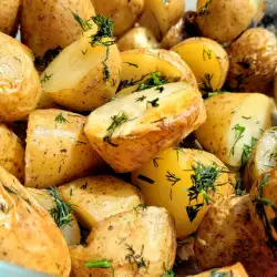Geschmorte Babykartoffeln im Ofen