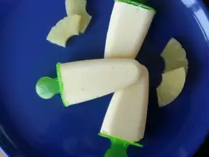 Ananas Eis in Förmchen