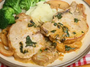Ofensteaks mit geschmolzenem Käse und Champignons