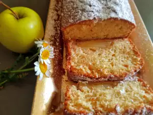 Fluffiger Kuchen mit Äpfeln und Joghurt