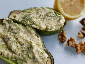 Dip mit Weißkäse, Avocado und Knoblauch