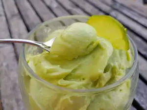 Hausgemachtes Avocado Eis