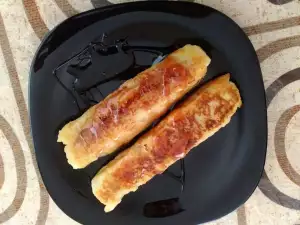 Rollen aus gebratenen Brotscheiben mit Banane