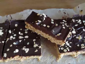 Gesunde Riegel mit Haferflocken und Schokolade