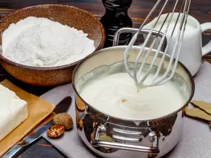 Wie macht man eine Béchamelsoße für Lasagne?