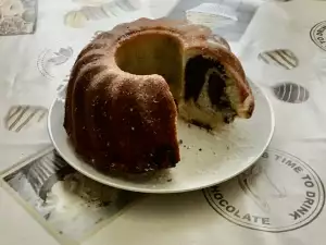 Glutenfreier, zweifarbiger Kuchen