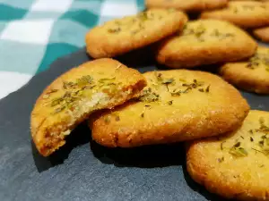 Glutenfreie Salzcracker mit Hüttenkäse