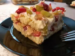 Löffelbiskuit Torte mit Joghurt und Obst