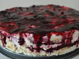 Mascarponekuchen mit Blaubeermarmelade