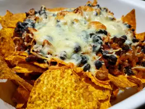 Nachos mit schwarzen Bohnen