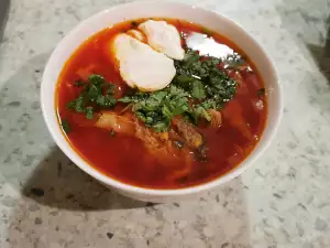 Leckerer Borschtsch mit Fleisch