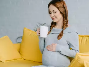 Welchen Tee kann eine schwangere Frau trinken?