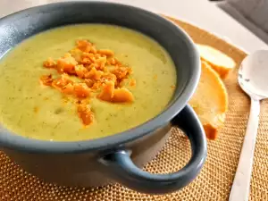 Brokkolicremesuppe mit Cheddar