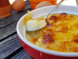 Gekochte Crème Brûlée mit Vanille und ganzen Eier